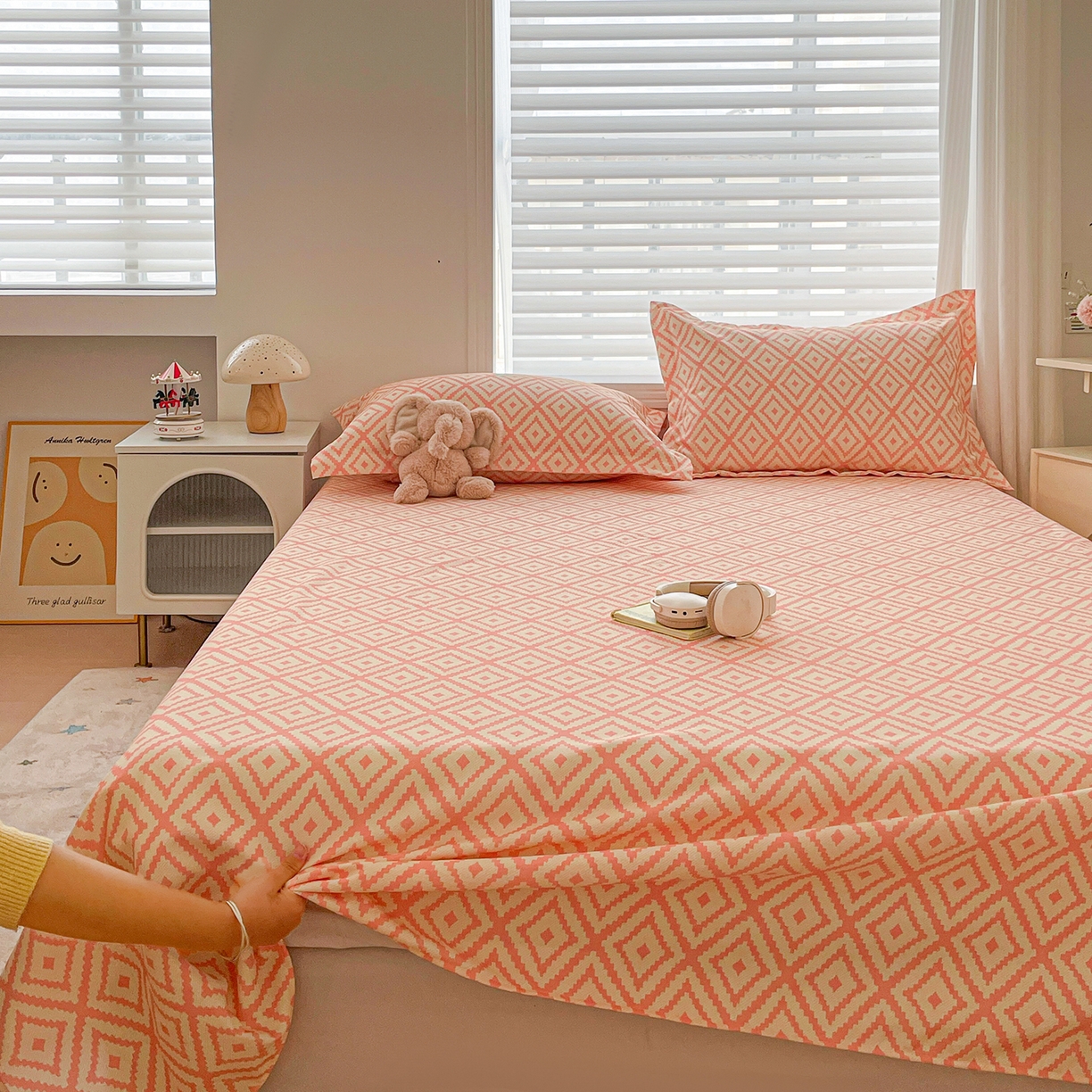 91家纺网 家纺一手货源 找家纺 纽缦家纺 2026新款舒适透气细沙卡通印花老粗布床单凉席席子 图文迷宫-黄