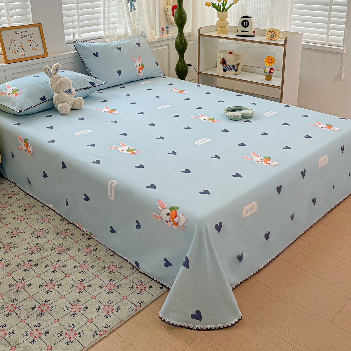91家纺网 家纺一手货源 找家纺 纽缦家纺 2026新款舒适透气细沙卡通印花花边老粗布床单凉席席子 胡萝卜兔-蓝
