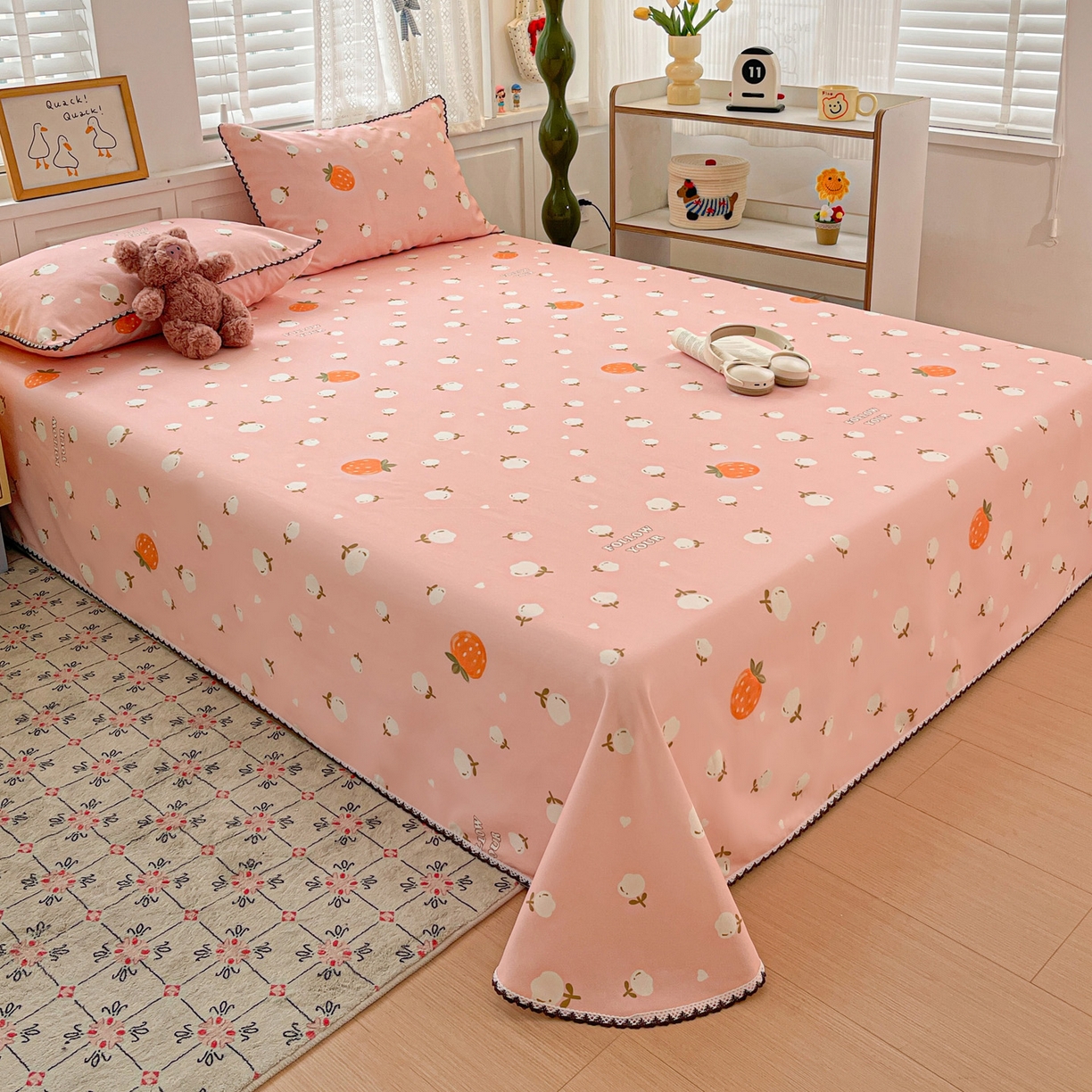 91家纺网 家纺一手货源 找家纺 纽缦家纺 2026新款舒适透气细沙卡通印花花边老粗布床单凉席席子 清香莓果-粉