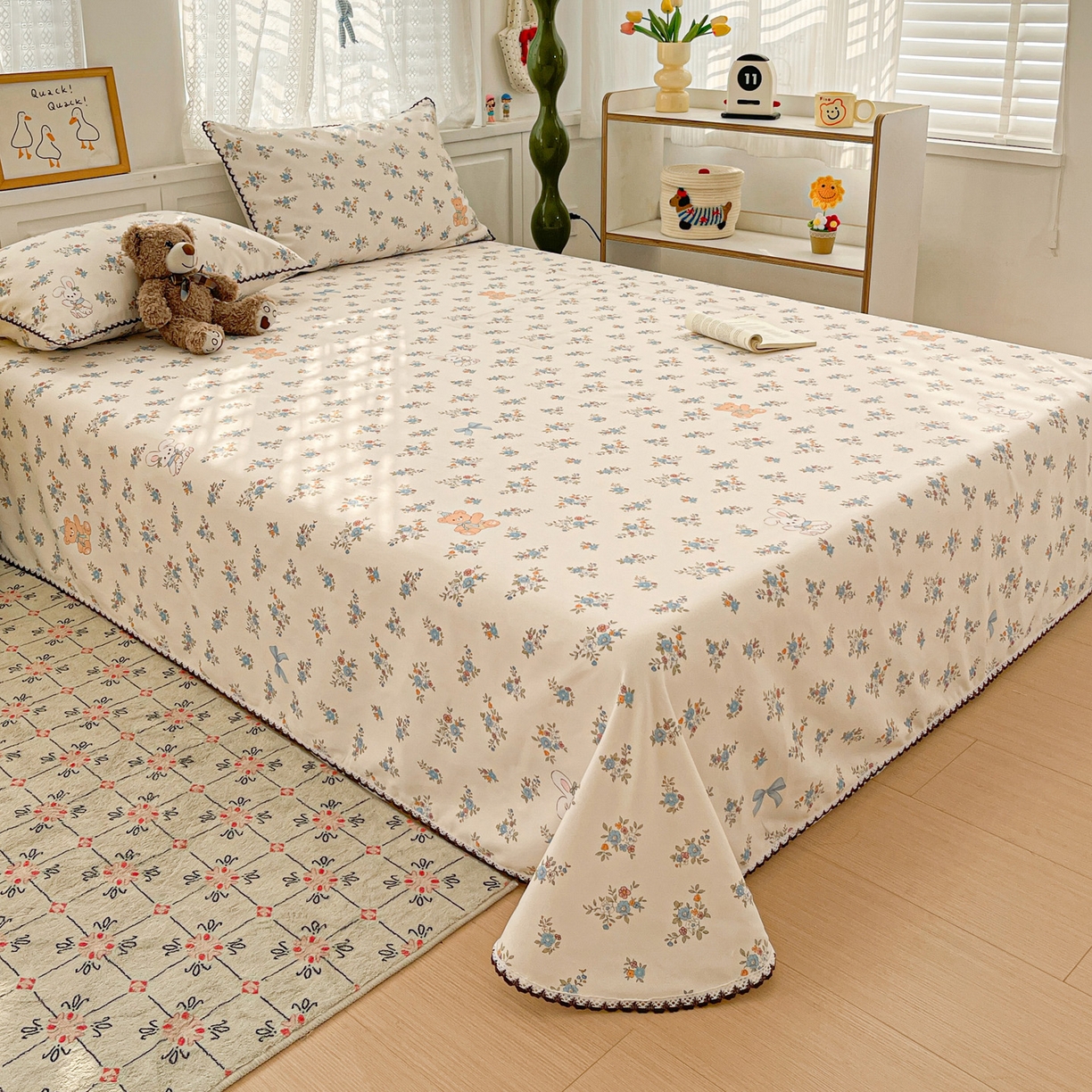 91家纺网 家纺一手货源 找家纺 纽缦家纺 2026新款舒适透气细沙卡通印花花边老粗布床单凉席席子 苏莉熊-米