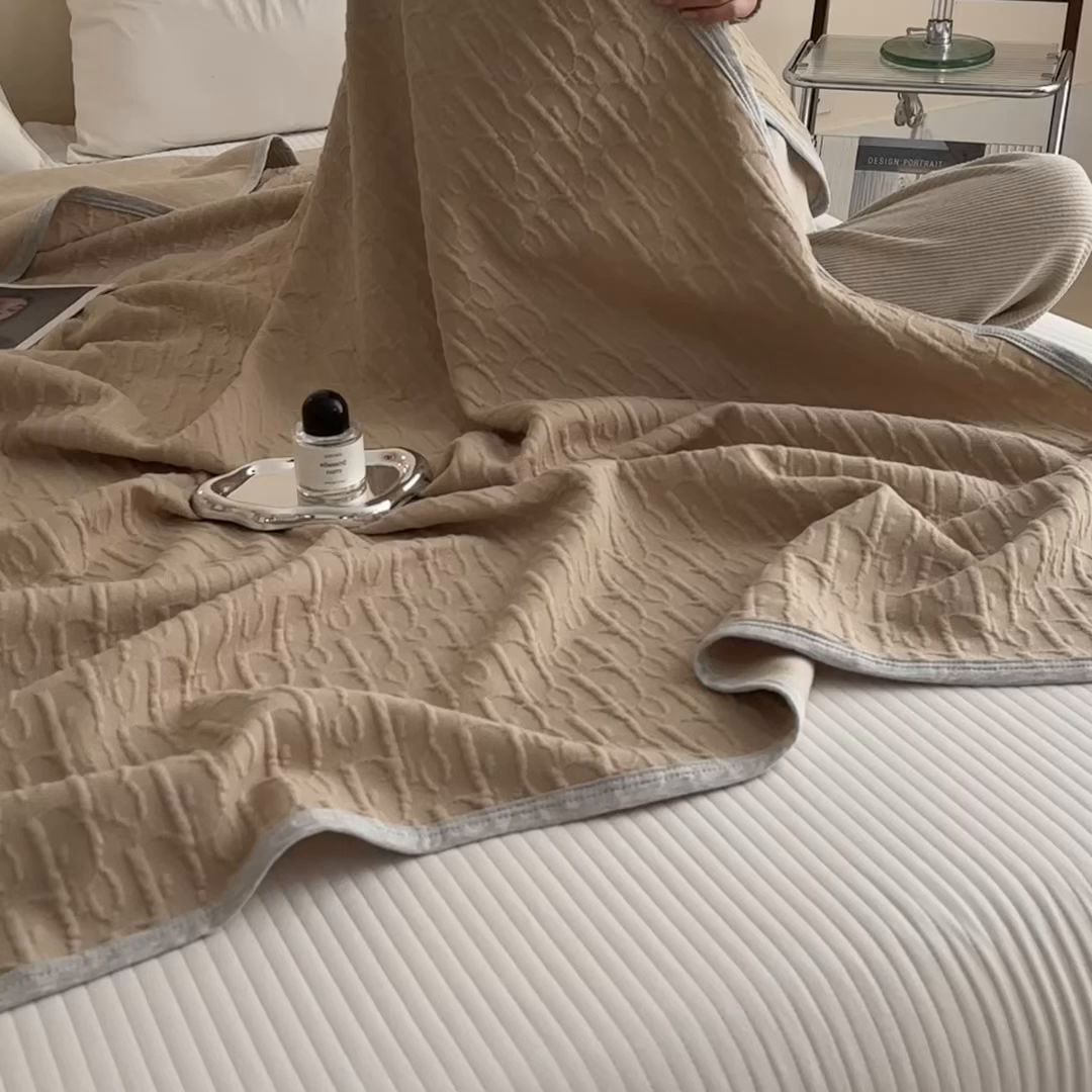 91家纺网 家纺一手货源 找家纺 布凡家居 2026新款290克全棉A类三层纱盖毯夏被午睡被 雅韵-奶杏