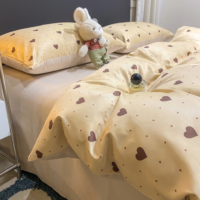 91家纺网 家纺一手货源 找家纺 七七家纺 2026新款爱心系列高克重数码印花水洗真丝四件套 爱心-咖