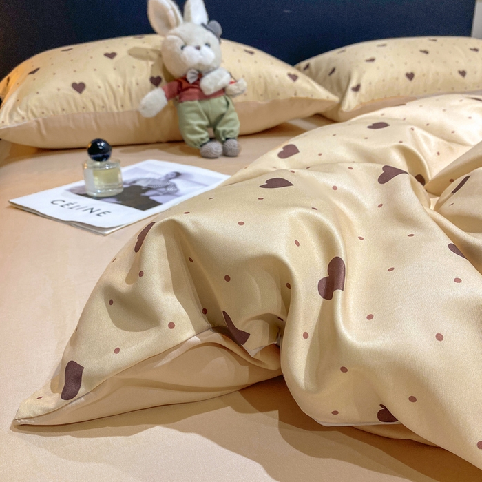 91家纺网 家纺一手货源 找家纺 七七家纺 2026新款爱心系列高克重数码印花水洗真丝四件套 爱心-咖