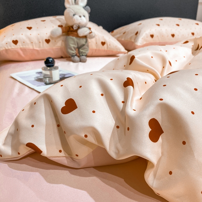 91家纺网 家纺一手货源 找家纺 七七家纺 2026新款爱心系列高克重数码印花水洗真丝四件套 爱心-粉