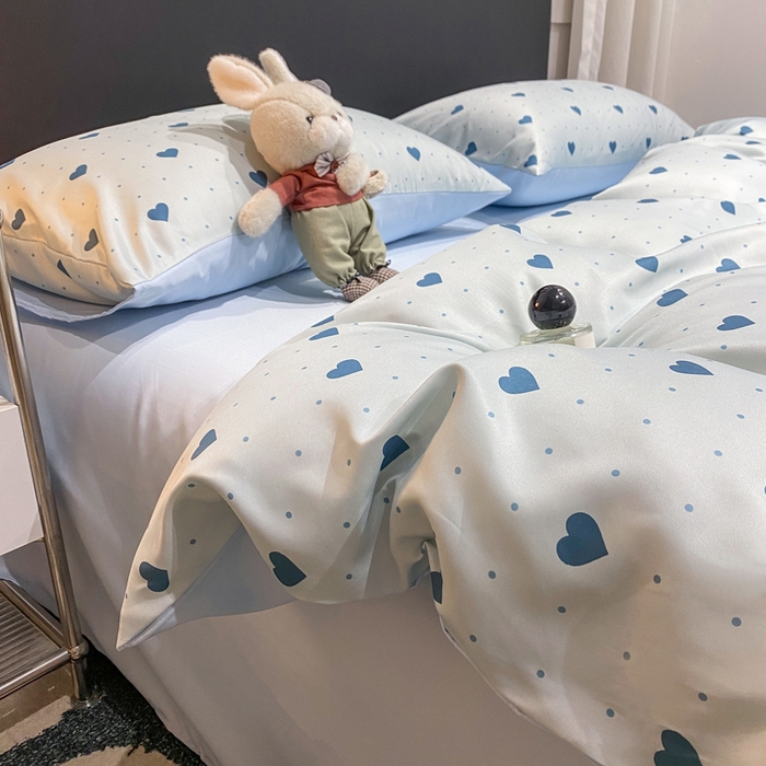 91家纺网 家纺一手货源 找家纺 七七家纺 2026新款爱心系列高克重数码印花水洗真丝四件套 爱心-蓝