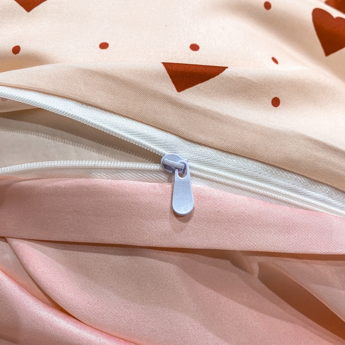 91家纺网 家纺一手货源 找家纺 七七家纺 2026新款爱心系列高克重数码印花水洗真丝四件套 爱心-粉