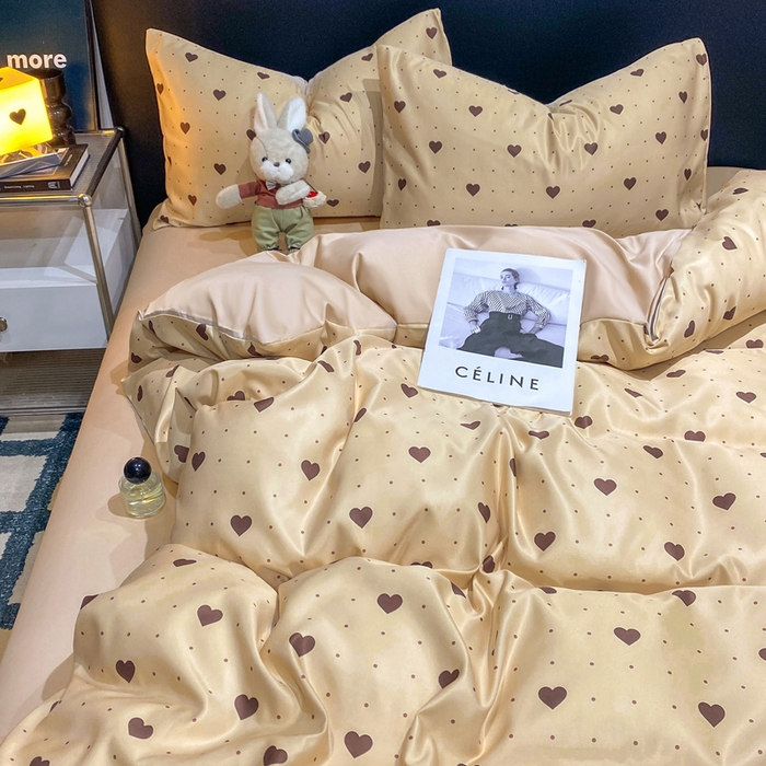 91家纺网 家纺一手货源 找家纺 七七家纺 2026新款爱心系列高克重数码印花水洗真丝四件套 爱心-咖