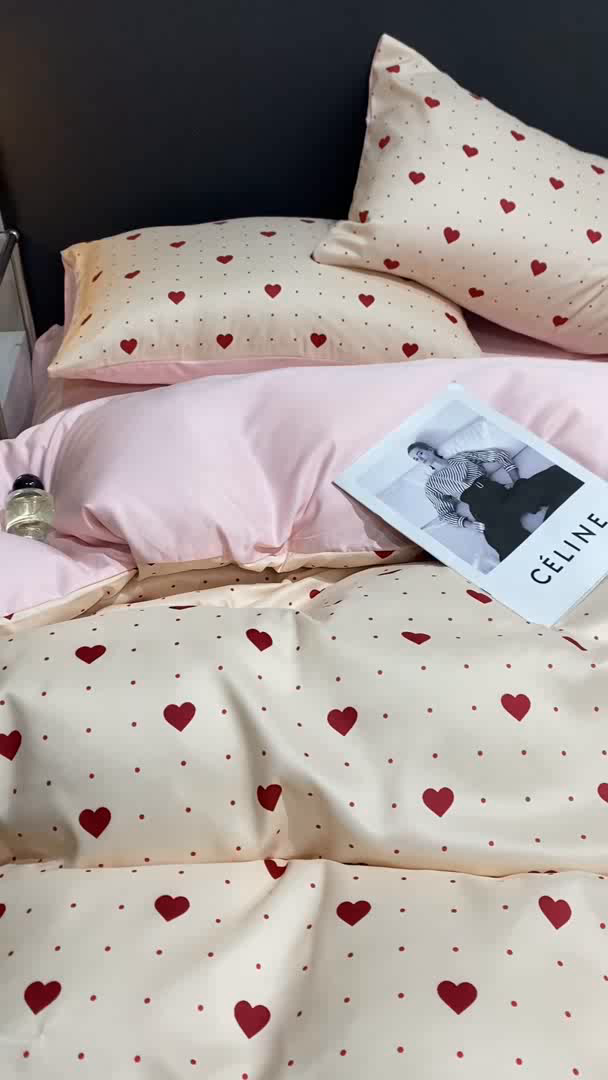 91家纺网 家纺一手货源 找家纺 七七家纺 2026新款爱心系列高克重数码印花水洗真丝四件套 爱心-粉