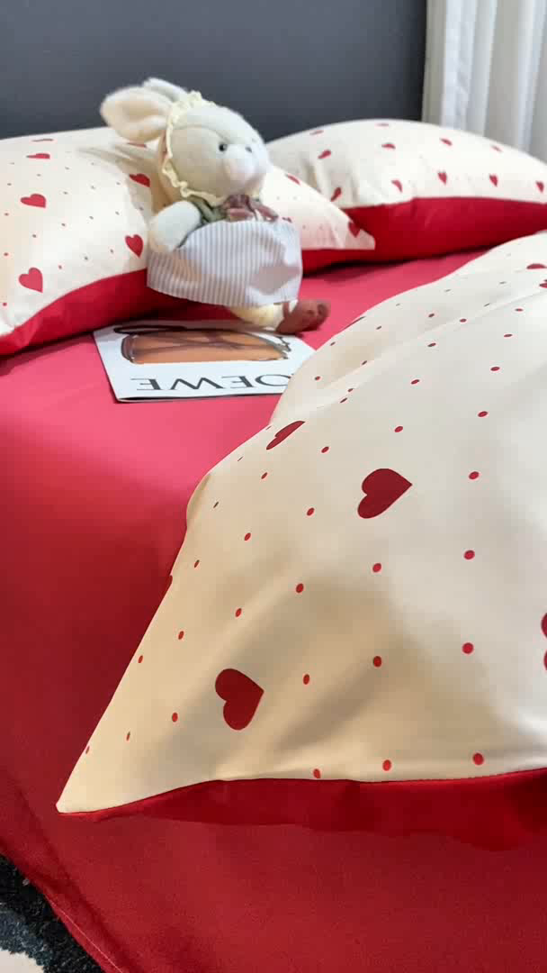 91家纺网 家纺一手货源 找家纺 七七家纺 2026新款爱心系列高克重数码印花水洗真丝四件套 爱心-红