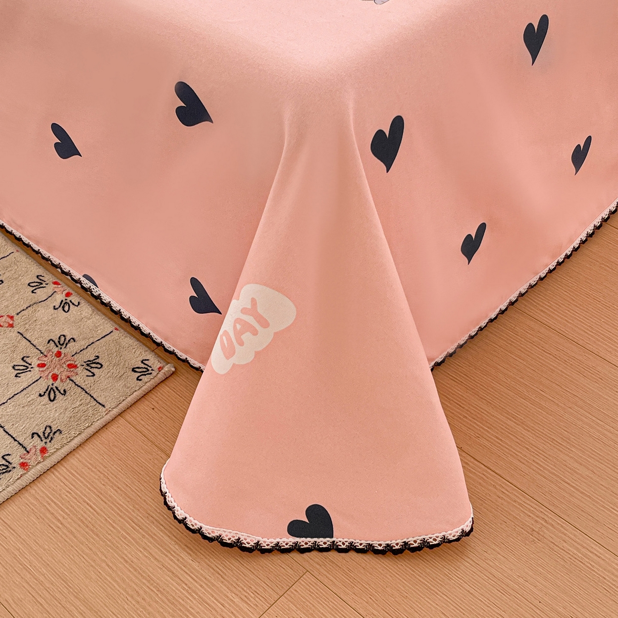 91家纺网 家纺一手货源 找家纺 纽缦家纺 2026新款舒适透气细沙卡通印花花边老粗布床单凉席席子 胡萝卜兔-粉