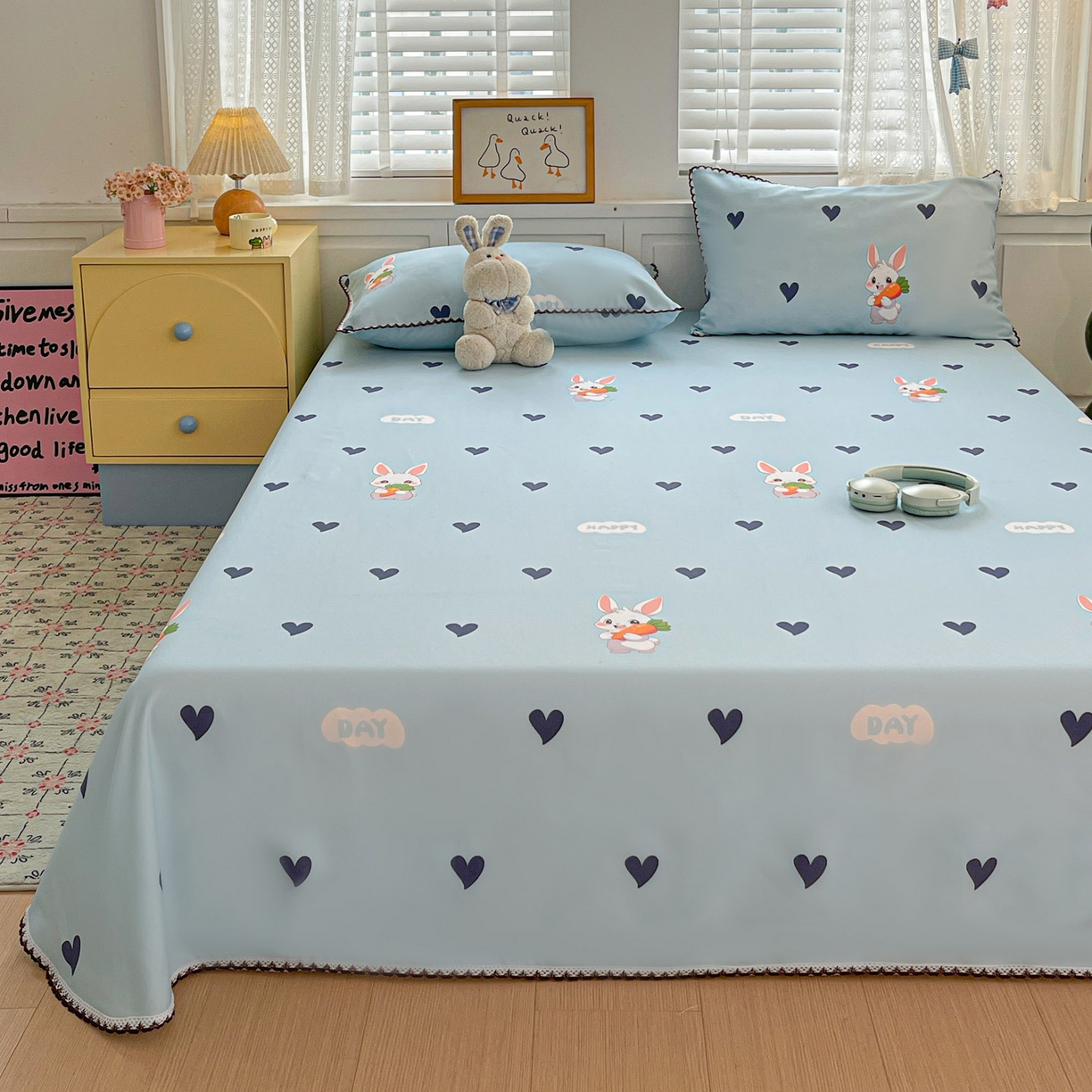 91家纺网 家纺一手货源 找家纺 纽缦家纺 2026新款舒适透气细沙卡通印花花边老粗布床单凉席席子 胡萝卜兔-蓝