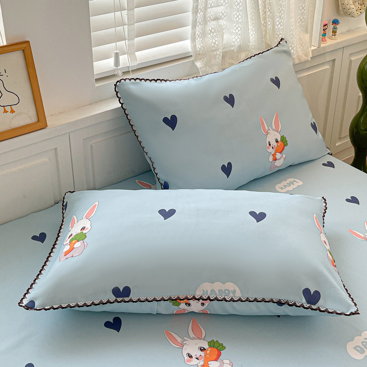 91家纺网 家纺一手货源 找家纺 纽缦家纺 2026新款舒适透气细沙卡通印花花边老粗布床单凉席席子 胡萝卜兔-蓝