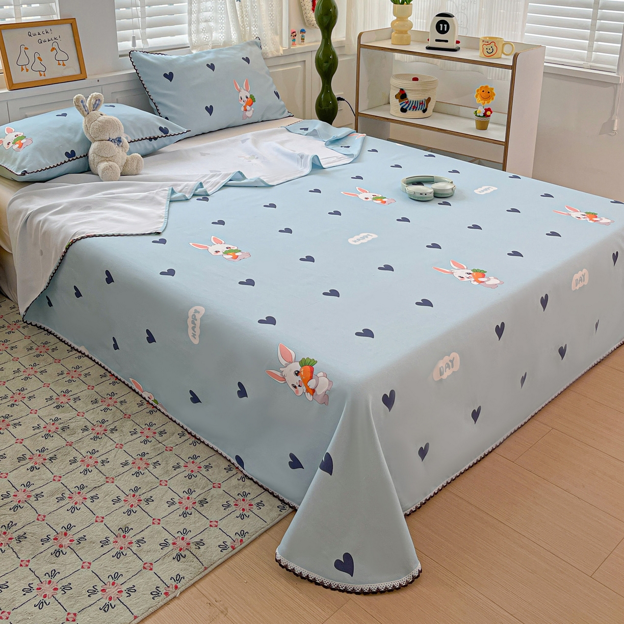 91家纺网 家纺一手货源 找家纺 纽缦家纺 2026新款舒适透气细沙卡通印花花边老粗布床单凉席席子 胡萝卜兔-蓝