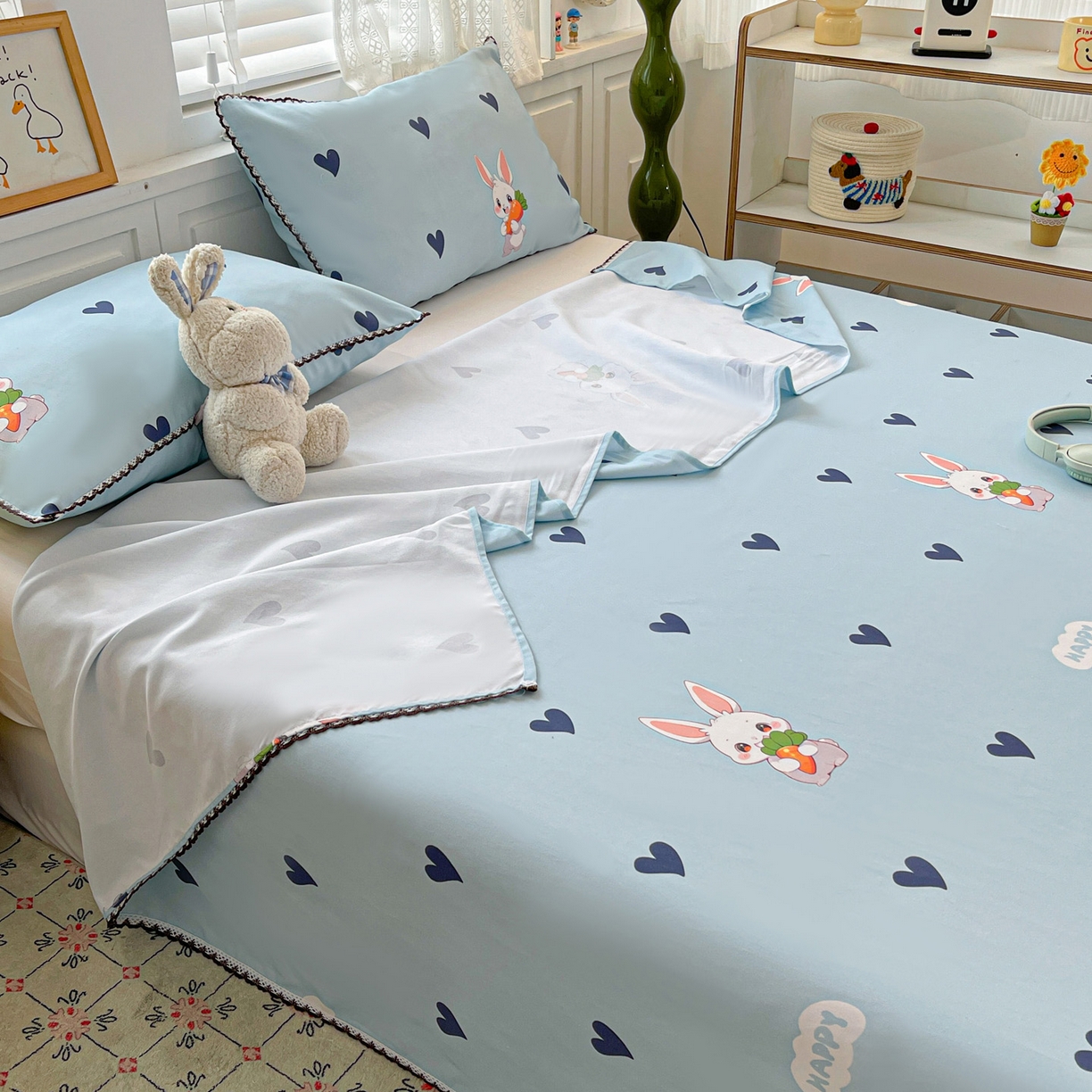 91家纺网 家纺一手货源 找家纺 纽缦家纺 2026新款舒适透气细沙卡通印花花边老粗布床单凉席席子 胡萝卜兔-蓝