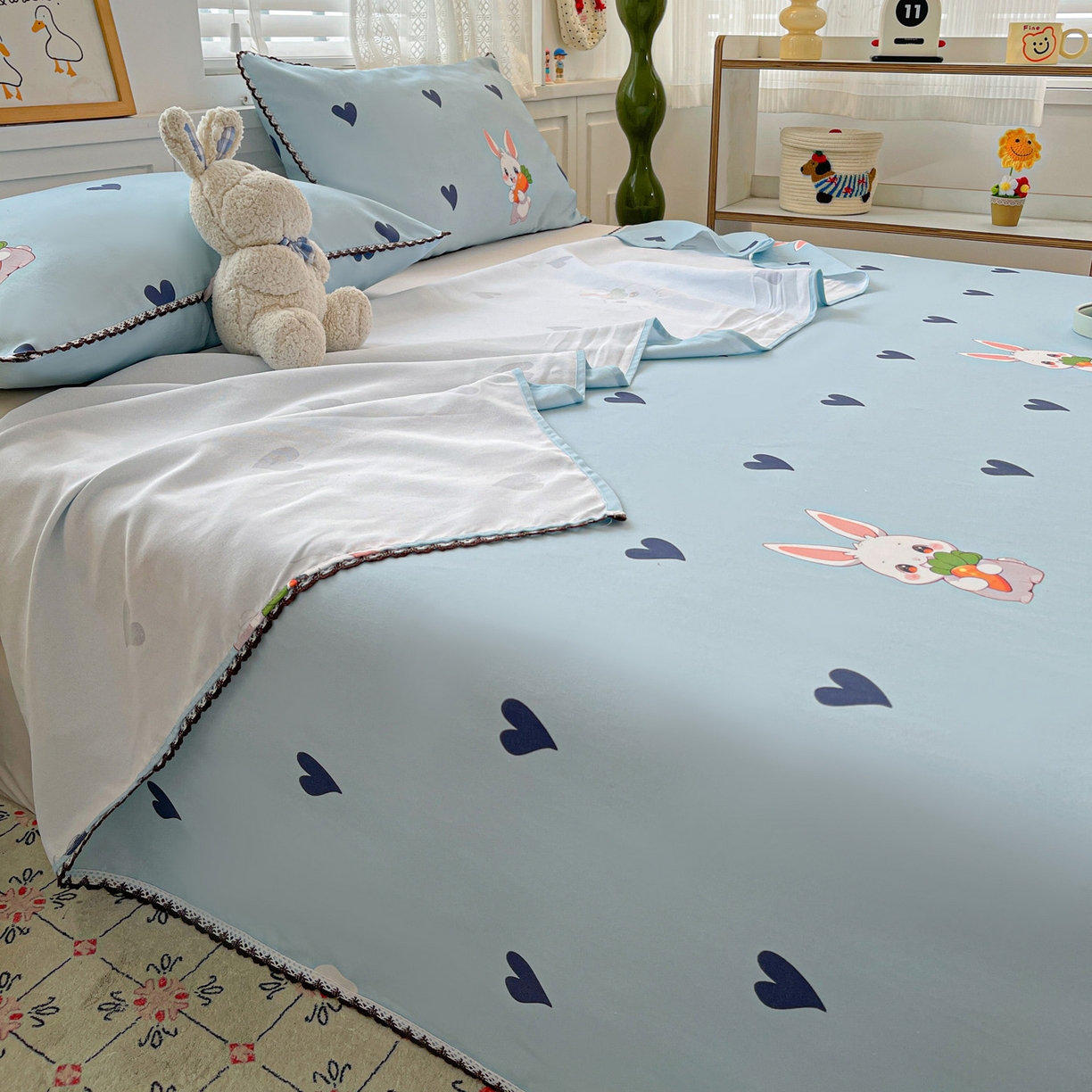 91家纺网 家纺一手货源 找家纺 纽缦家纺 2026新款舒适透气细沙卡通印花花边老粗布床单凉席席子 胡萝卜兔-蓝