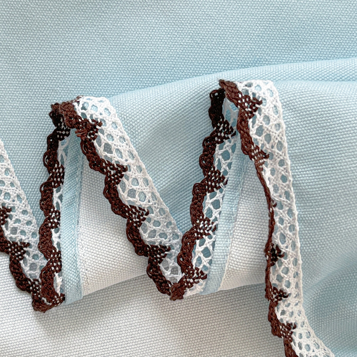 91家纺网 家纺一手货源 找家纺 纽缦家纺 2026新款舒适透气细沙卡通印花花边老粗布床单凉席席子 胡萝卜兔-蓝