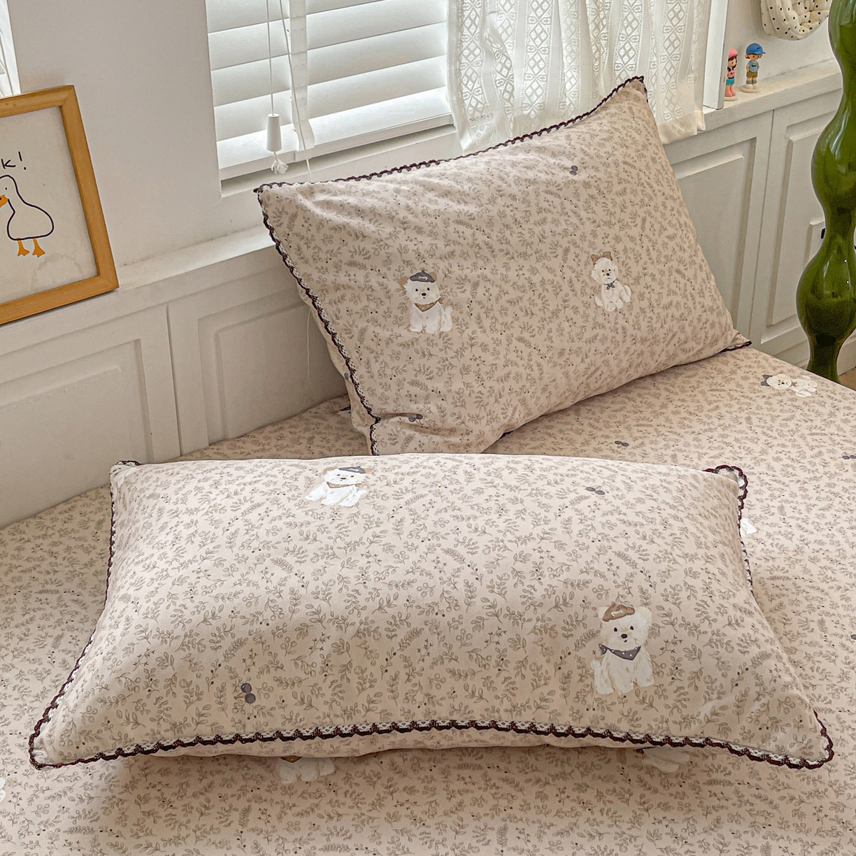 91家纺网 家纺一手货源 找家纺 纽缦家纺 2026新款舒适透气细沙卡通印花花边老粗布床单凉席席子 花漾小狗-咖