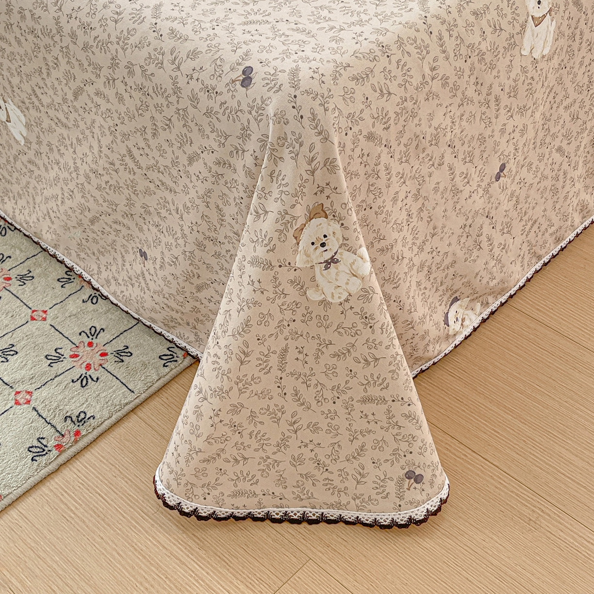 91家纺网 家纺一手货源 找家纺 纽缦家纺 2026新款舒适透气细沙卡通印花花边老粗布床单凉席席子 花漾小狗-咖