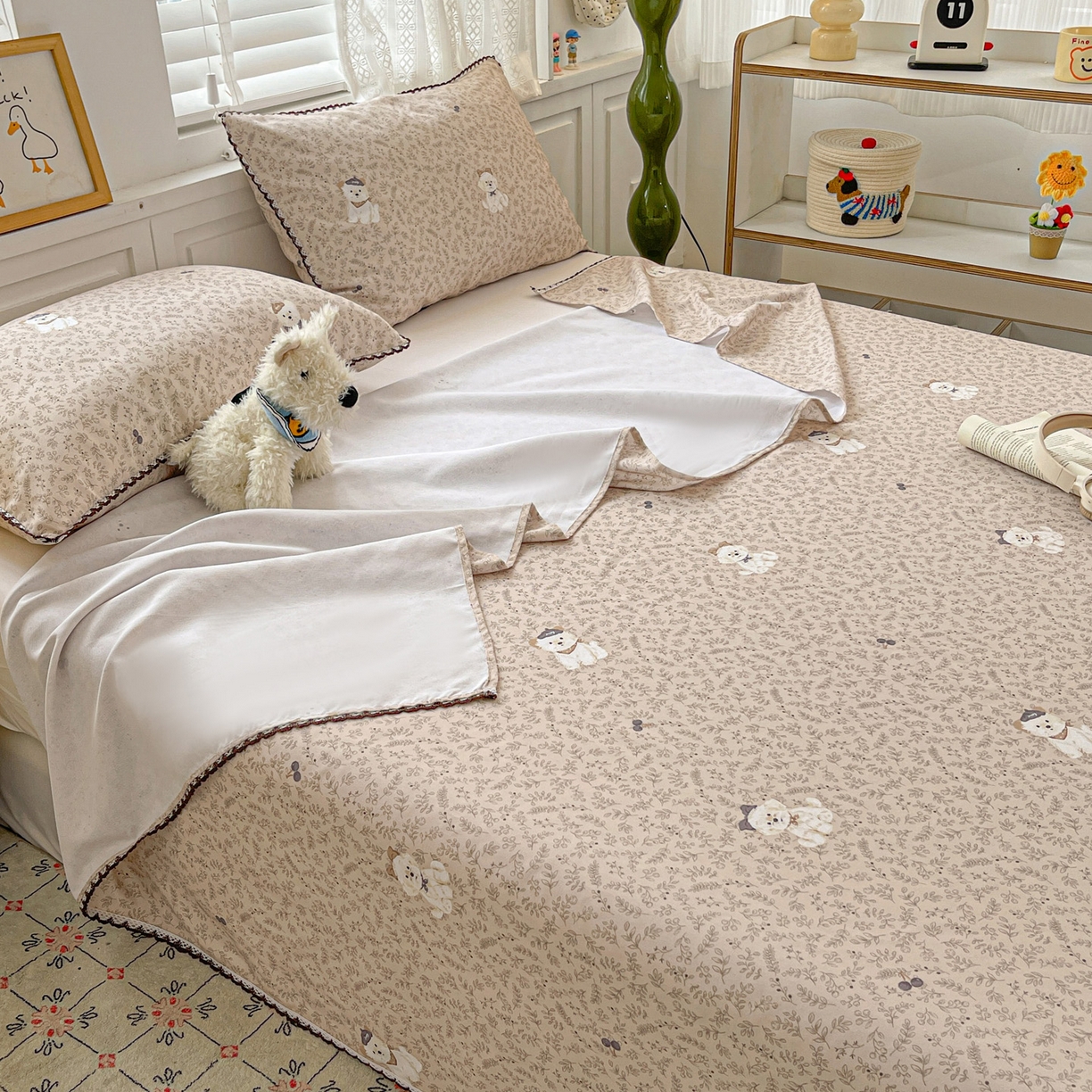 91家纺网 家纺一手货源 找家纺 纽缦家纺 2026新款舒适透气细沙卡通印花花边老粗布床单凉席席子 花漾小狗-咖