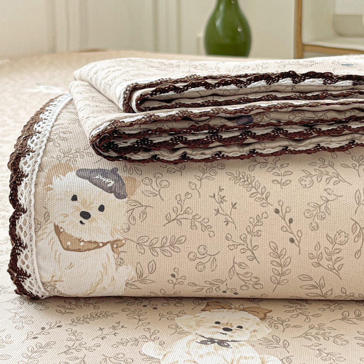 91家纺网 家纺一手货源 找家纺 纽缦家纺 2026新款舒适透气细沙卡通印花花边老粗布床单凉席席子 花漾小狗-咖