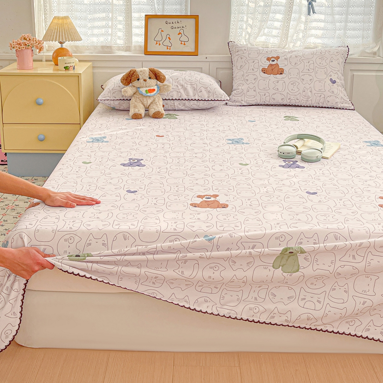 91家纺网 家纺一手货源 找家纺 纽缦家纺 2026新款舒适透气细沙卡通印花花边老粗布床单凉席席子 卡洛熊-灰