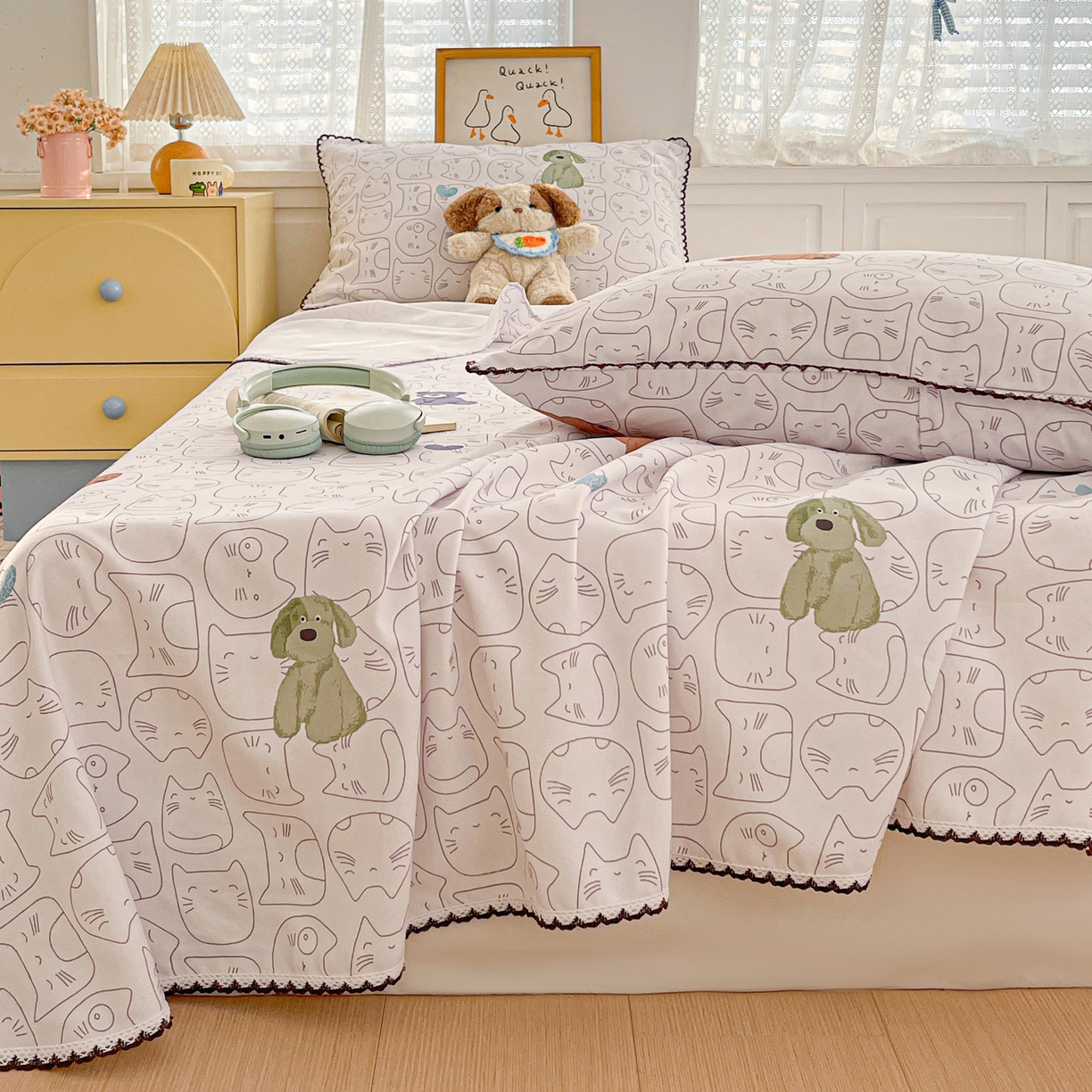 91家纺网 家纺一手货源 找家纺 纽缦家纺 2026新款舒适透气细沙卡通印花花边老粗布床单凉席席子 卡洛熊-灰