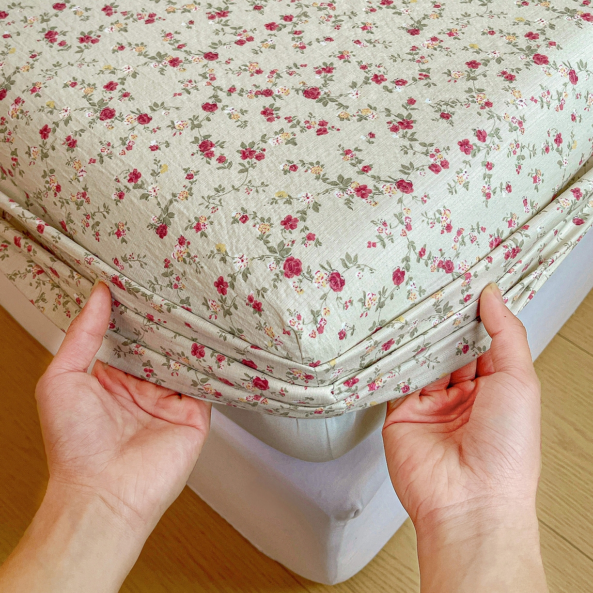 91家纺网 家纺一手货源 找家纺 纽缦家纺 2026春夏新款云感提花双层纱单床笠 床笠单件 见花则喜