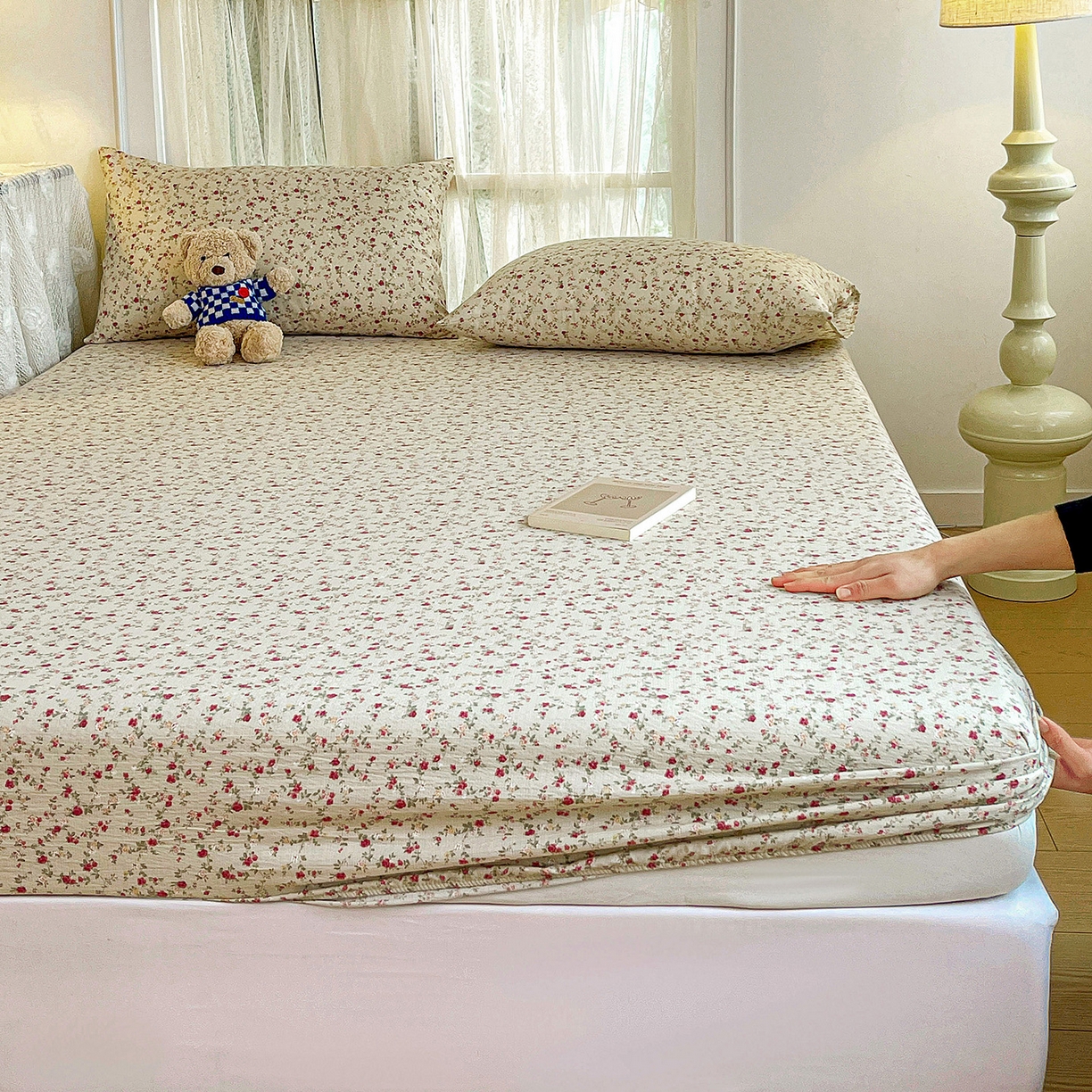 91家纺网 家纺一手货源 找家纺 纽缦家纺 2026春夏新款云感提花双层纱单床笠 床笠单件 见花则喜