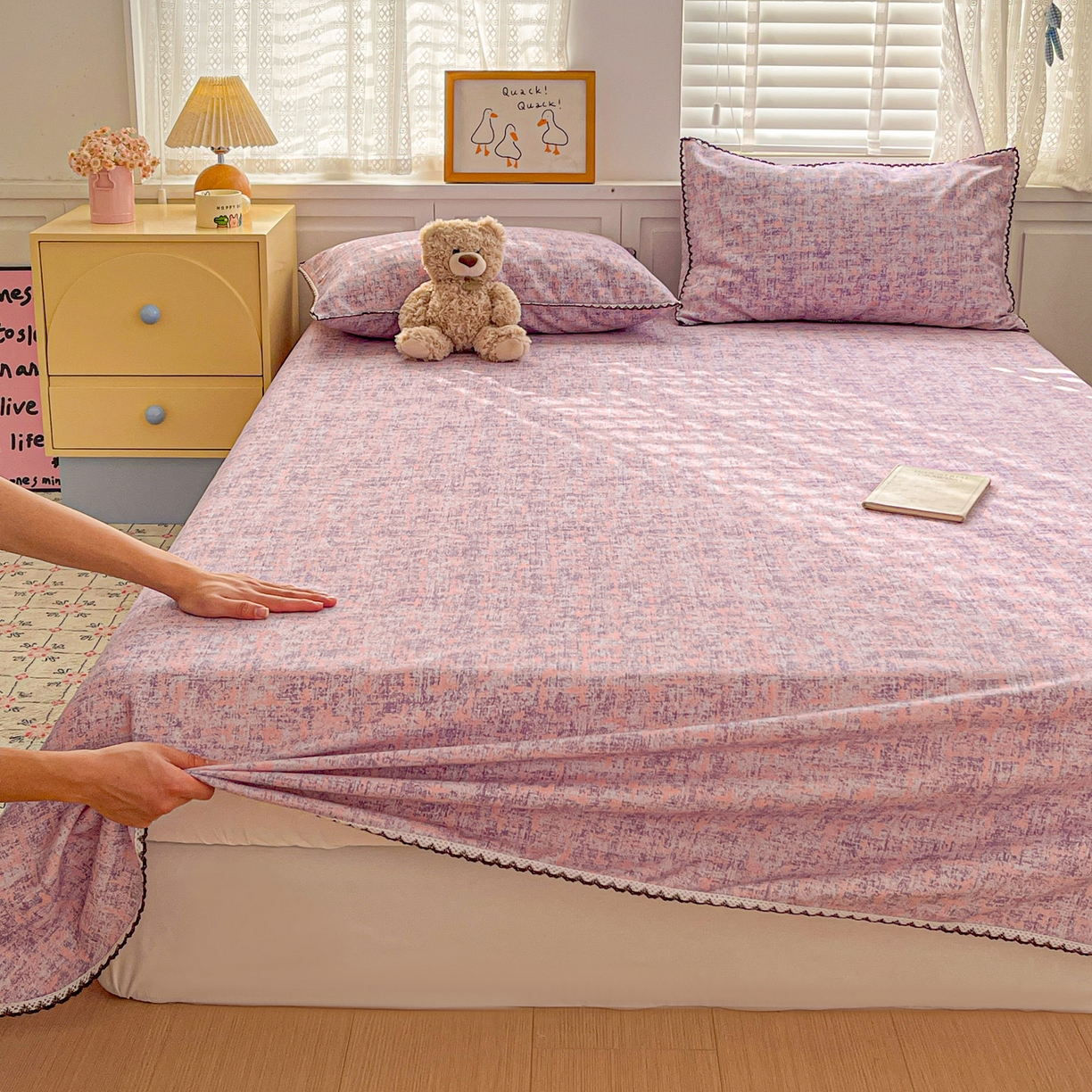 91家纺网 家纺一手货源 找家纺 纽缦家纺 2026新款舒适透气细沙卡通印花花边老粗布床单凉席席子 洛文-紫