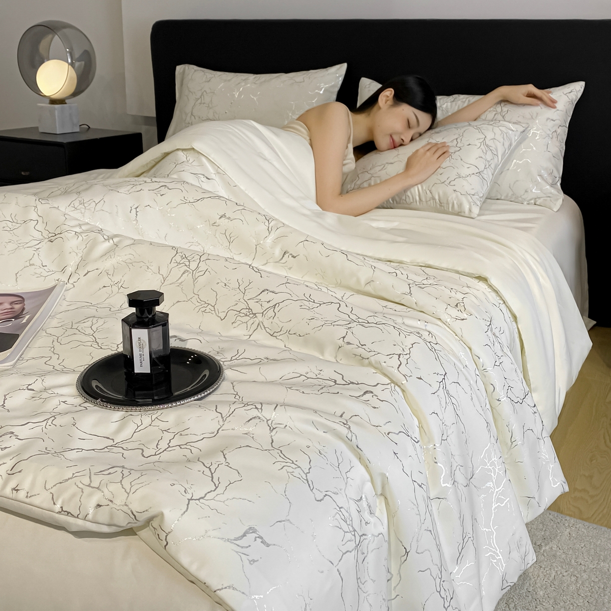 91家纺网 家纺一手货源 找家纺 （总）宇航家纺 2026新款简约大理石纹烫金水洗真丝夏被四件套