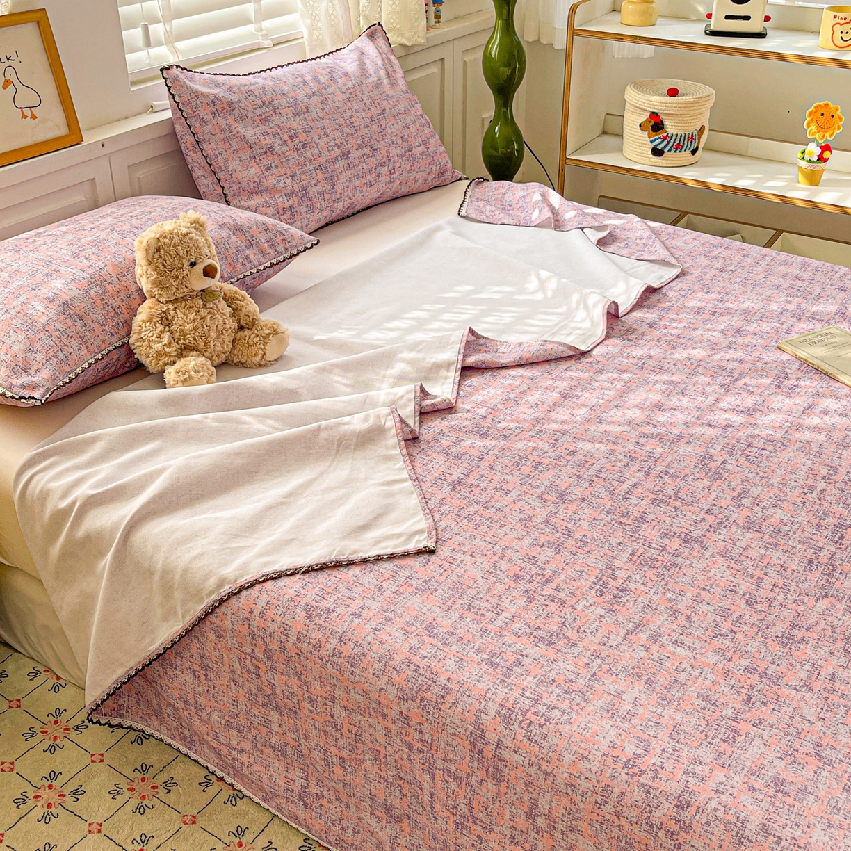 91家纺网 家纺一手货源 找家纺 纽缦家纺 2026新款舒适透气细沙卡通印花花边老粗布床单凉席席子 洛文-紫