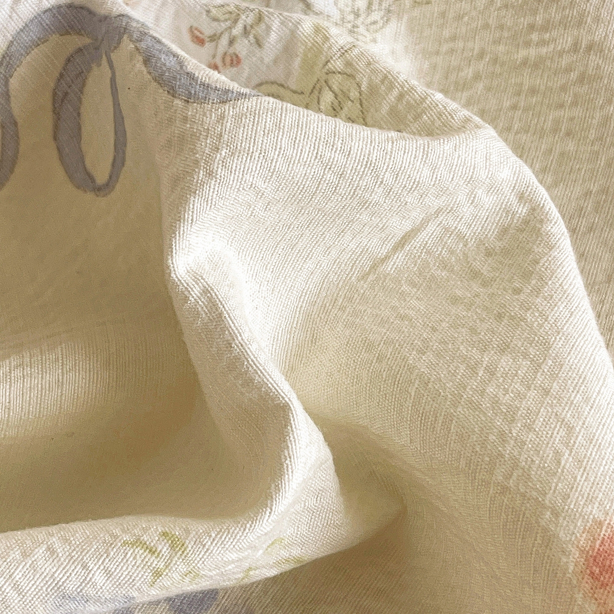 91家纺网 家纺一手货源 找家纺 纽缦家纺 2026春夏新款云感提花双层纱单床笠 床笠单件 镜子里的兔