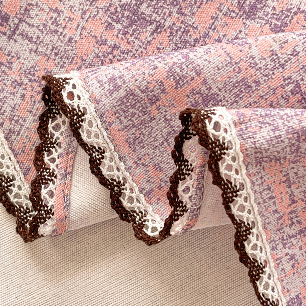 91家纺网 家纺一手货源 找家纺 纽缦家纺 2026新款舒适透气细沙卡通印花花边老粗布床单凉席席子 洛文-紫