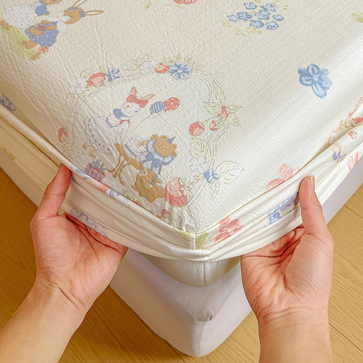 91家纺网 家纺一手货源 找家纺 纽缦家纺 2026春夏新款云感提花双层纱单床笠 床笠单件 镜子里的兔