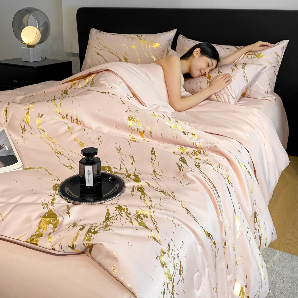 91家纺网 家纺一手货源 找家纺 （总）宇航家纺 2026新款简约大理石纹烫金水洗真丝夏被四件套