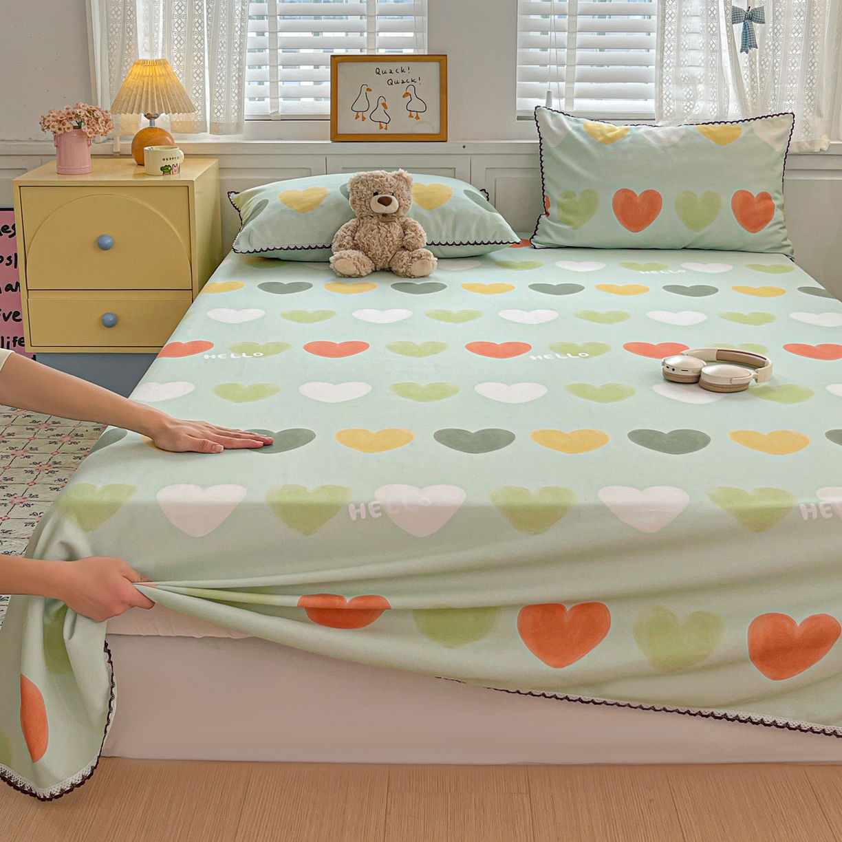 91家纺网 家纺一手货源 找家纺 纽缦家纺 2026新款舒适透气细沙卡通印花花边老粗布床单凉席席子 玛卡爱心-绿