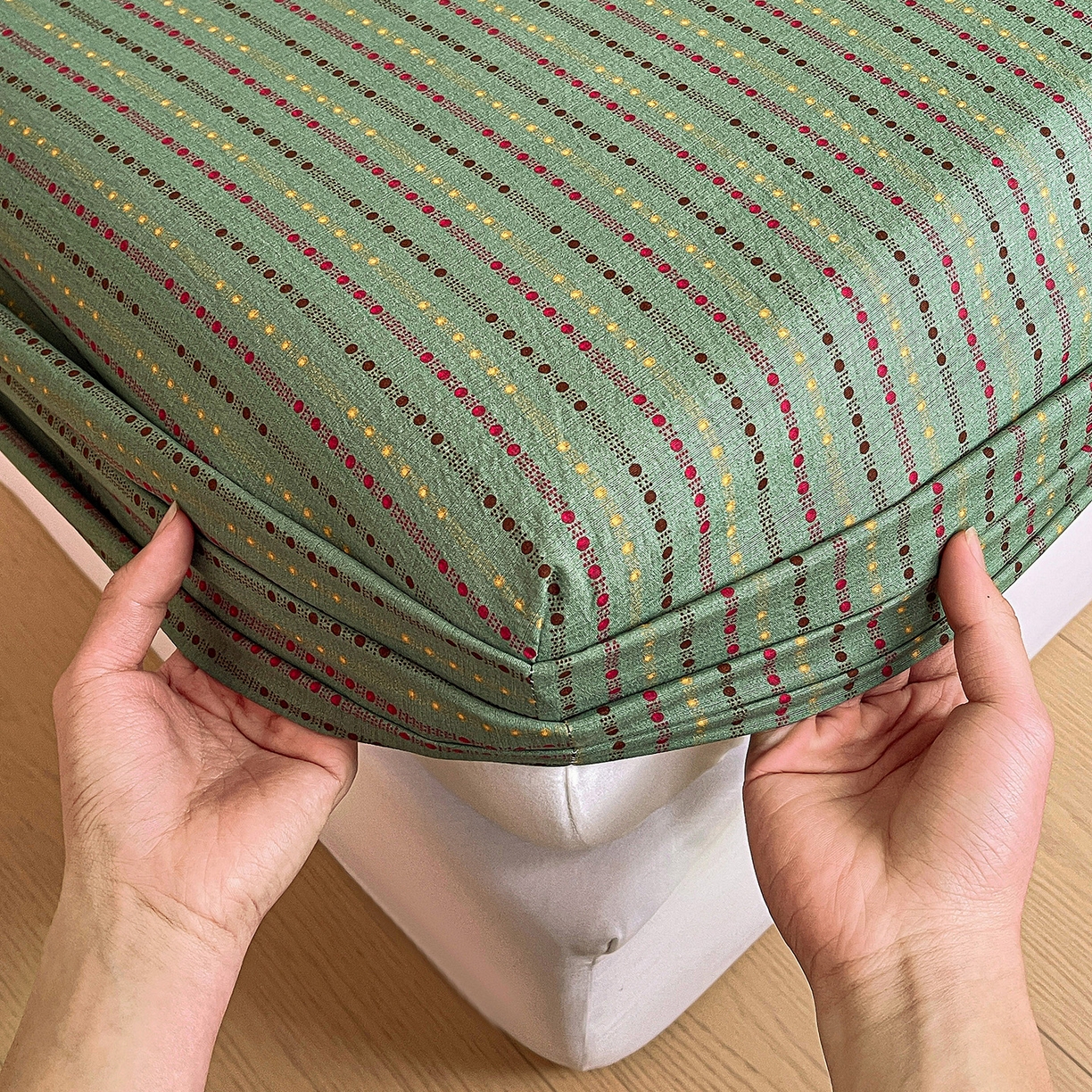 91家纺网 家纺一手货源 找家纺 纽缦家纺 2026春夏新款云感提花双层纱单床笠 床笠单件 六子棋-绿