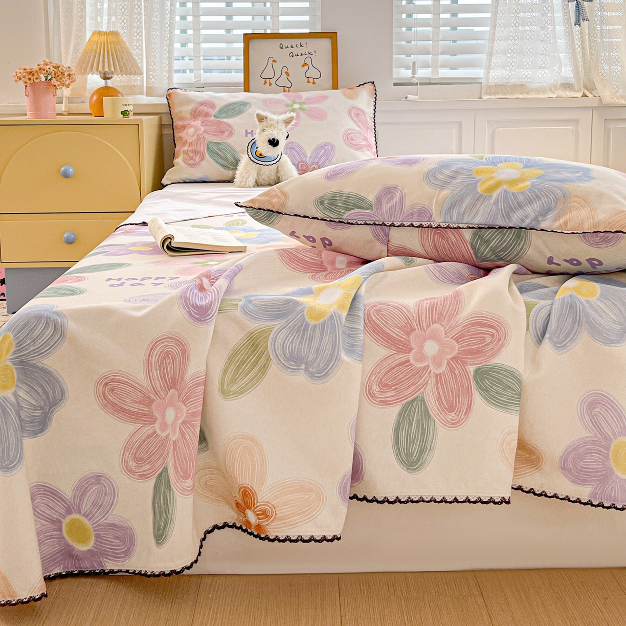 91家纺网 家纺一手货源 找家纺 纽缦家纺 2026新款舒适透气细沙卡通印花花边老粗布床单凉席席子 迷彩花瓣-米