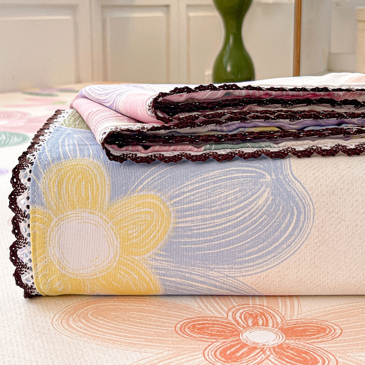 91家纺网 家纺一手货源 找家纺 纽缦家纺 2026新款舒适透气细沙卡通印花花边老粗布床单凉席席子 迷彩花瓣-米