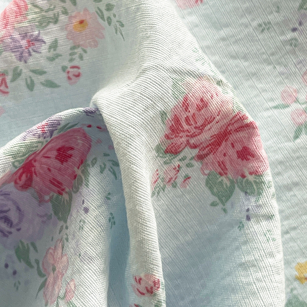 91家纺网 家纺一手货源 找家纺 纽缦家纺 2026春夏新款云感提花双层纱单床笠 床笠单件 清风与雾-蓝