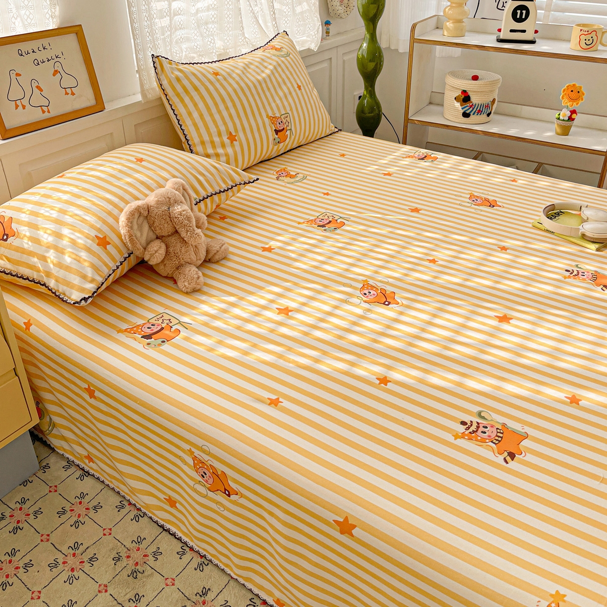 91家纺网 家纺一手货源 找家纺 纽缦家纺 2026新款舒适透气细沙卡通印花花边老粗布床单凉席席子 魔法星空-黄