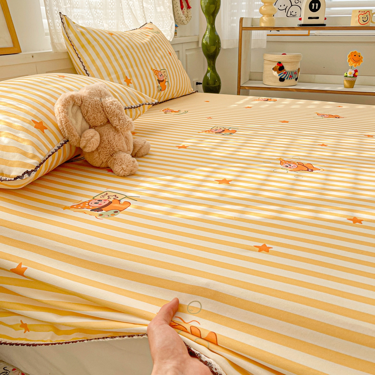 91家纺网 家纺一手货源 找家纺 纽缦家纺 2026新款舒适透气细沙卡通印花花边老粗布床单凉席席子 魔法星空-黄