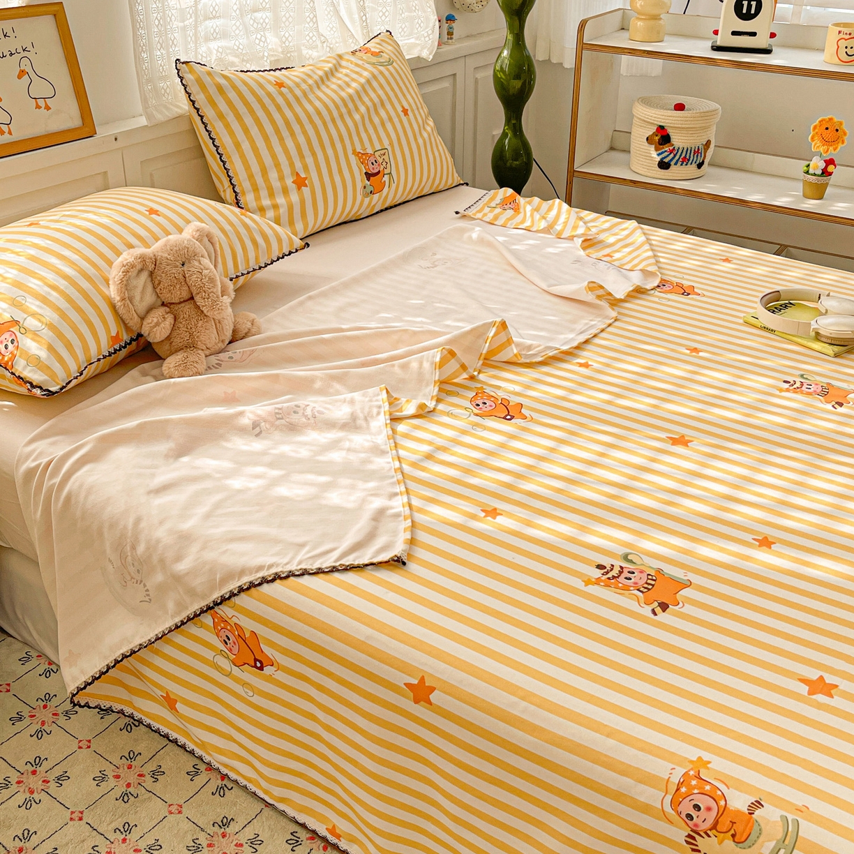 91家纺网 家纺一手货源 找家纺 纽缦家纺 2026新款舒适透气细沙卡通印花花边老粗布床单凉席席子 魔法星空-黄