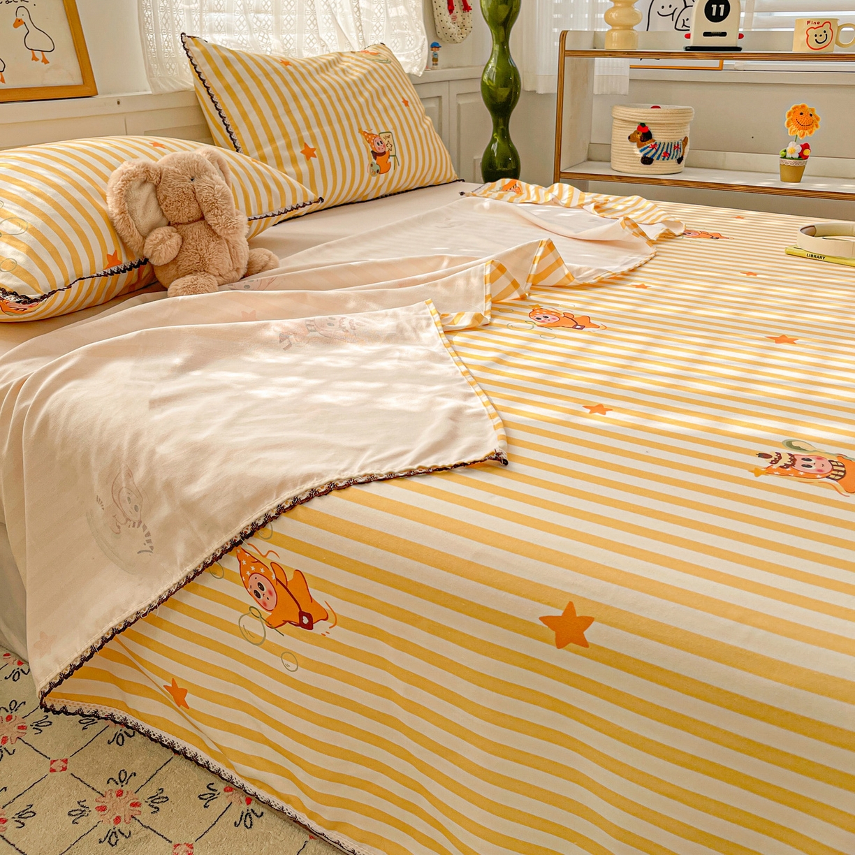 91家纺网 家纺一手货源 找家纺 纽缦家纺 2026新款舒适透气细沙卡通印花花边老粗布床单凉席席子 魔法星空-黄