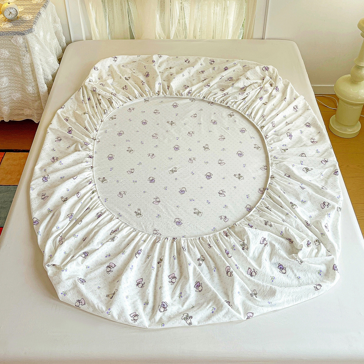 91家纺网 家纺一手货源 找家纺 纽缦家纺 2026春夏新款云感提花双层纱单床笠 床笠单件 裙子小兔