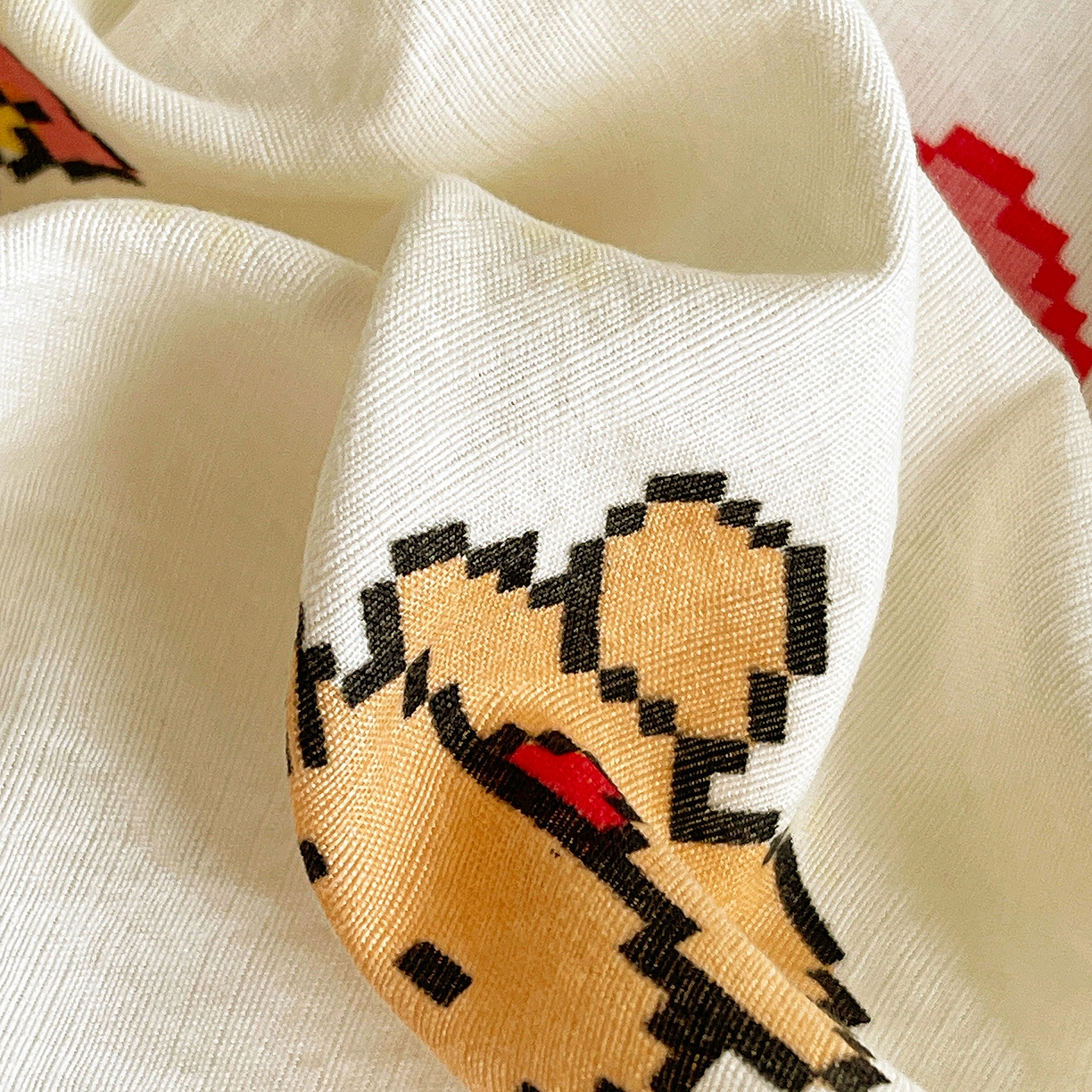 91家纺网 家纺一手货源 找家纺 纽缦家纺 2026春夏新款云感提花双层纱单床笠 床笠单件 像素小猫