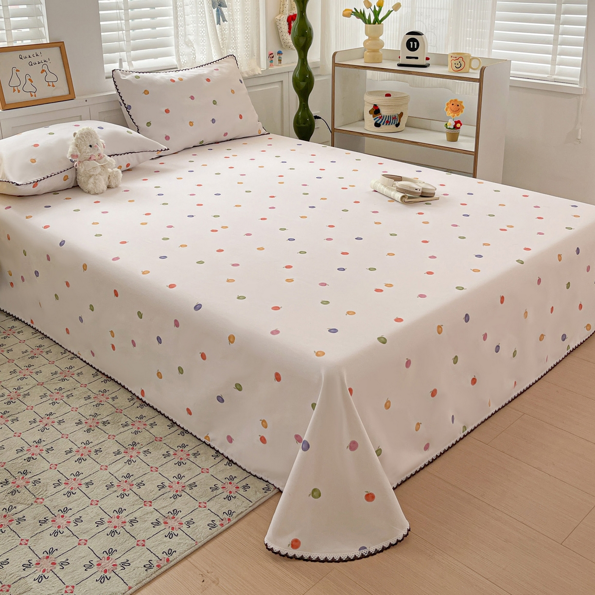 纽缦家纺 2026新款舒适透气细沙卡通印花花边老粗布床单凉席席子 七彩苹果-米