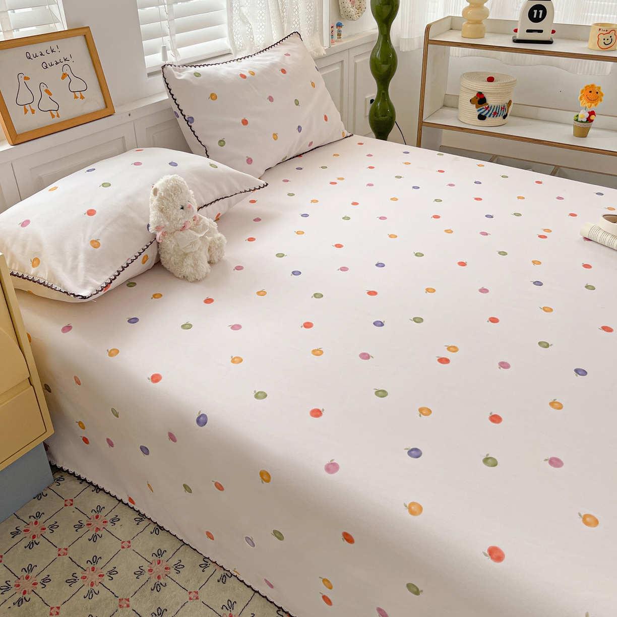 91家纺网 家纺一手货源 找家纺 纽缦家纺 2026新款舒适透气细沙卡通印花花边老粗布床单凉席席子 七彩苹果-米