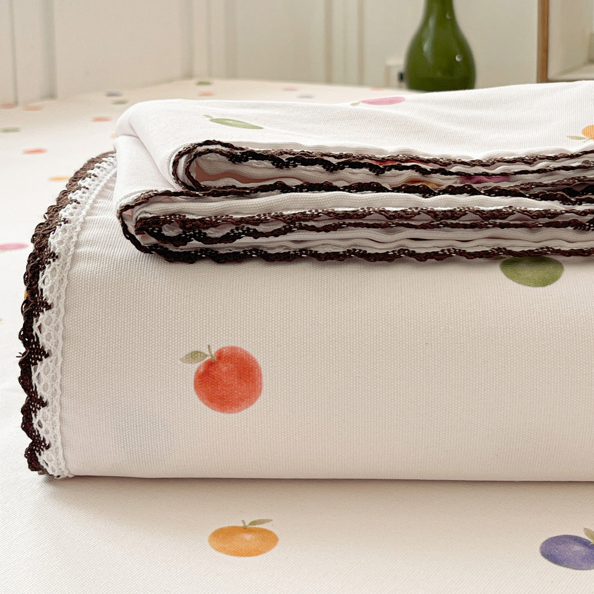 91家纺网 家纺一手货源 找家纺 纽缦家纺 2026新款舒适透气细沙卡通印花花边老粗布床单凉席席子 七彩苹果-米