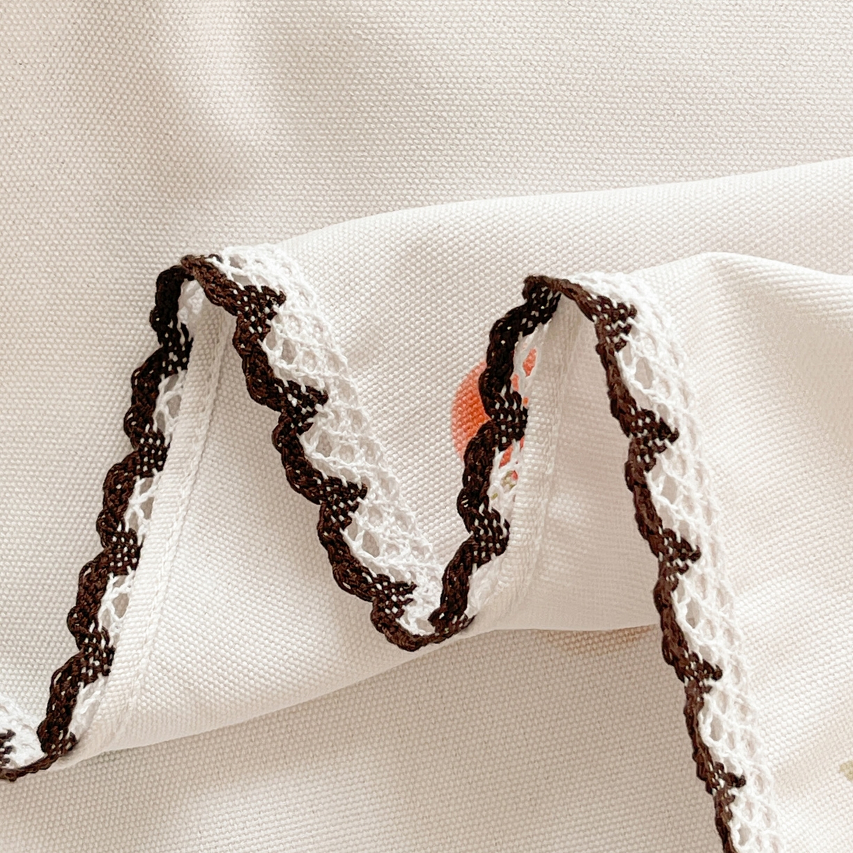 91家纺网 家纺一手货源 找家纺 纽缦家纺 2026新款舒适透气细沙卡通印花花边老粗布床单凉席席子 七彩苹果-米